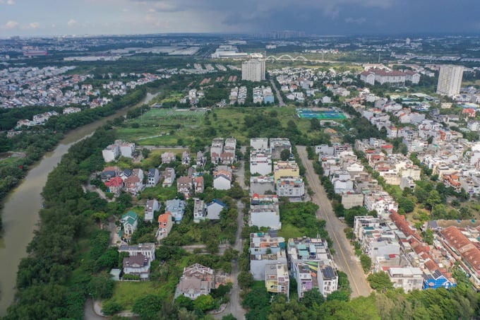 Giá nhà liền thổ TP.HCM lao dốc hơn 50%, thanh khoản bất ngờ