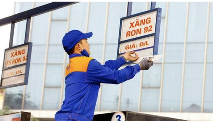 Giá xăng giảm đến hơn 350 đồng/lít