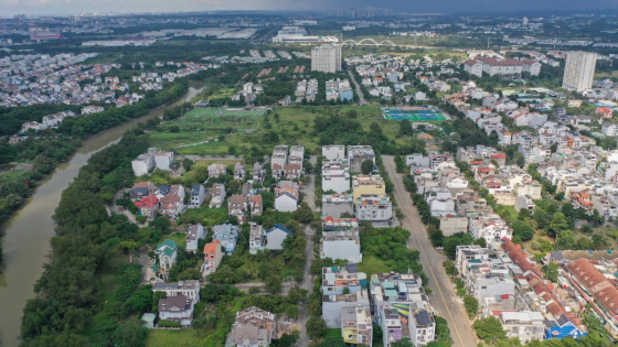 Giá nhà liền thổ TP.HCM lao dốc hơn 50%, thanh khoản bất ngờ