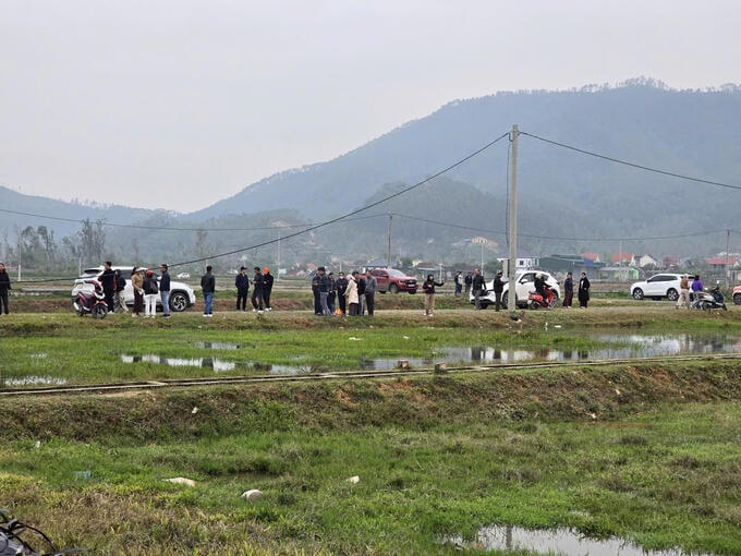 Giá đất Nghệ An tăng vọt theo tin khu công nghiệp, hàng trăm ô tô đổ về vùng quê săn đất