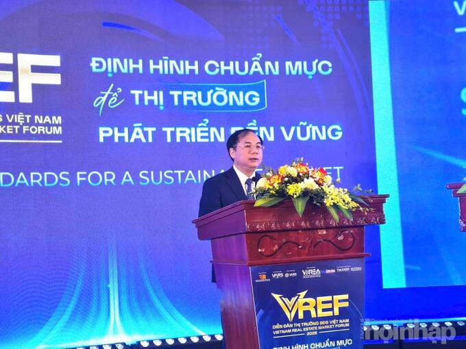 Thứ trưởng Bộ Xây dựng Nguyễn Văn Sinh phát biểu tại diễn đàn