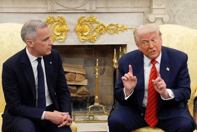 Tổng thống Trump dọa áp thuế 100% với Canada