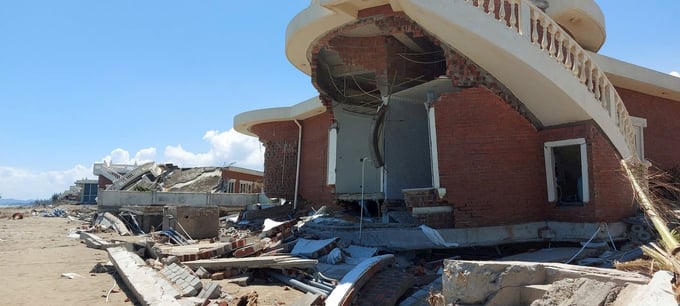 Vụ biệt thự đổ sập trong bão ở Hà Tĩnh: Công ty Cổ phần Hồng Lam Xuân Thành xây kè sai phép