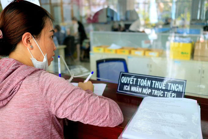 Năm 2026, mức thu nhập từ tiền lương, tiền công bao nhiêu phải nộp thuế TNCN?