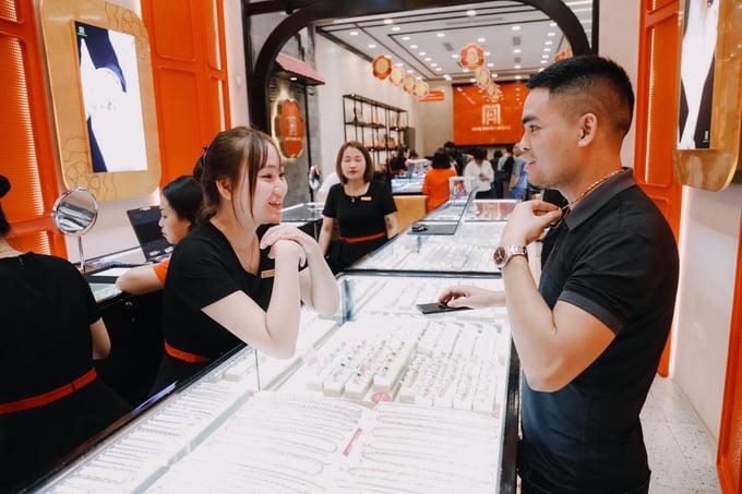 Giá vàng giảm mạnh 7 triệu đồng/lượng