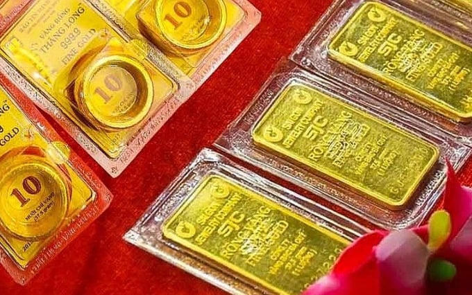 Dòng tiền toàn cầu ồ ạt đổ vào vàng, nhu cầu tại Việt Nam lại sụt giảm