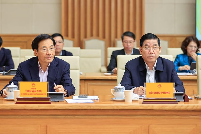 Thủ tướng: Xây dựng cơ chế giao việc lớn, việc khó, việc đột phá cho doanh nghiệp