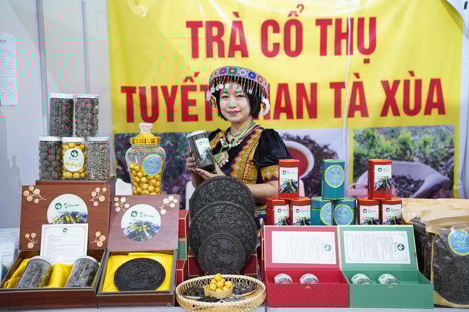 Hàng vạn du khách đổ về VEC trong ngày đầu khai mạc Hội chợ Mùa Xuân 2026