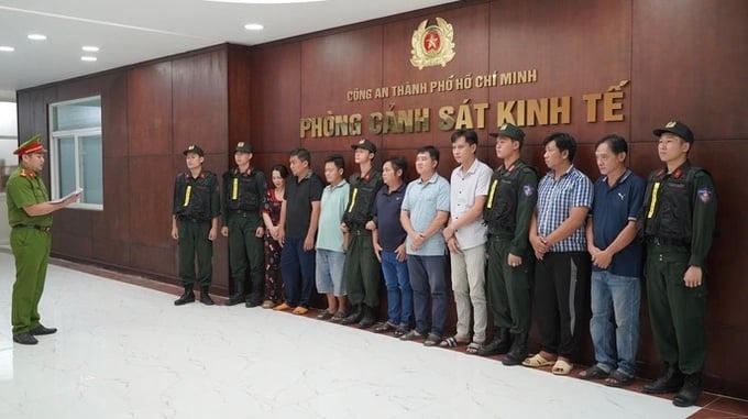 Công an Tp.HCM triệt phá đường dây sản xuất, buôn bán xăng RON A95 giả