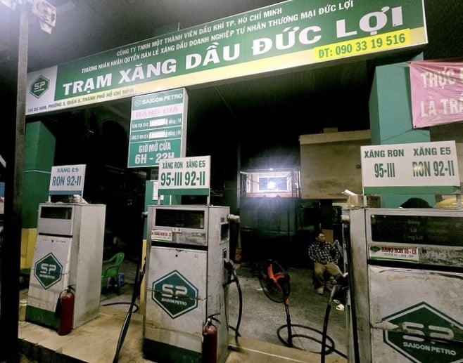 Công an Tp.HCM triệt phá đường dây sản xuất, buôn bán xăng RON A95 giả