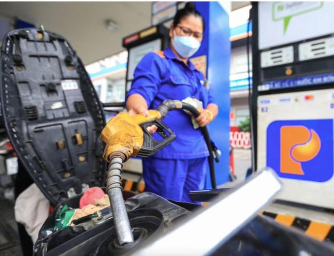 Giá xăng RON 95 tăng lên 18.880 đồng/lít