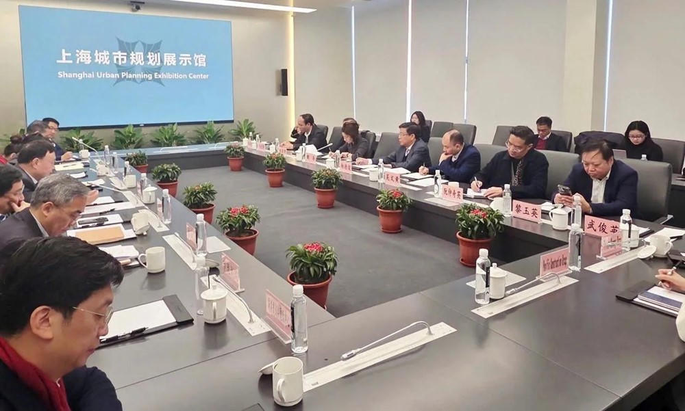 Đoàn công tác làm việc với Sở Quy hoạch và Tài nguyên thiên nhiên thành phố Thượng Hải.