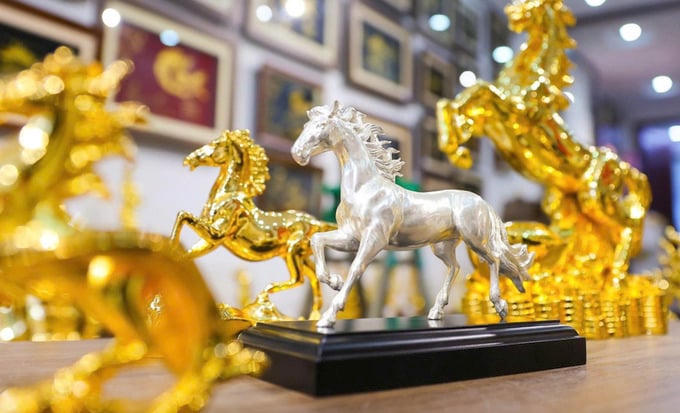 Người Việt chi hơn 251 tỷ đồng mua linh vật ngựa dịp Tết