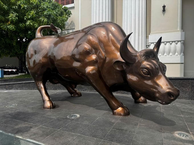 HOSE ra mắt bảng tên mới và linh vật Bò tót Dakmin