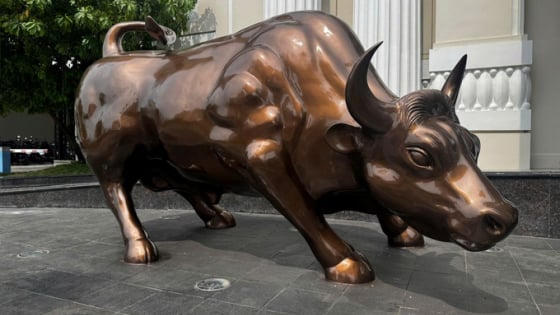 HOSE ra mắt bảng tên mới và linh vật Bò tót Dakmin