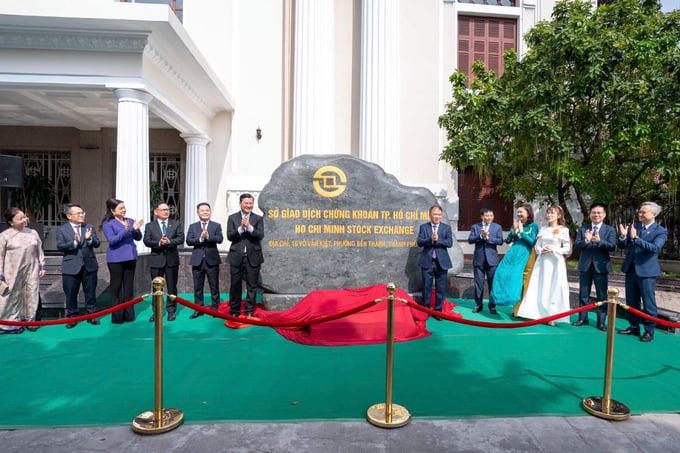 HOSE ra mắt bảng tên mới và linh vật Bò tót Dakmin