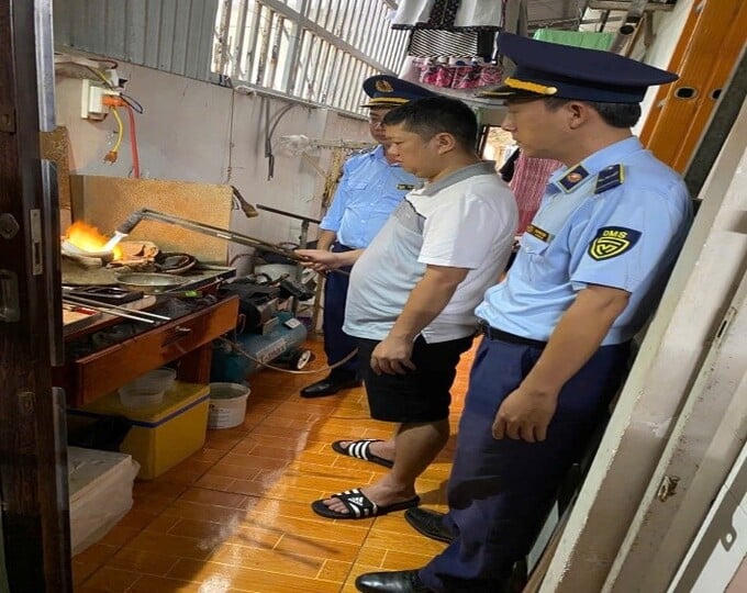 An Giang Tiêu hủy sản phẩm kim loại màu vàng giả mạo nhãn hiệu CHANEL