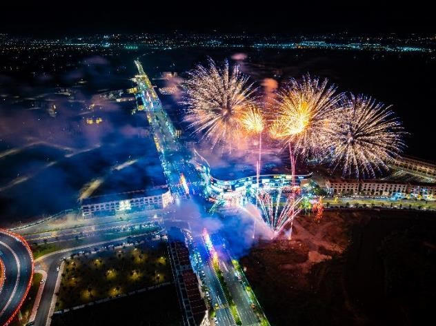 Vinhomes Royal Island được xem như thiên đường lễ hội mới của miền Bắc