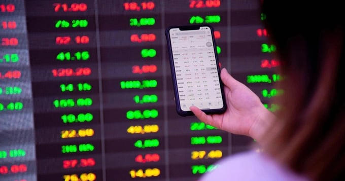 Lực cầu bắt đáy nhập cuộc cuối phiên, VN-Index “quay xe” tăng hơn 5 điểm