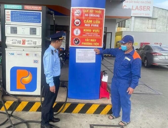 Hà Nội quyết xử lý cửa hàng xăng dầu găm hàng