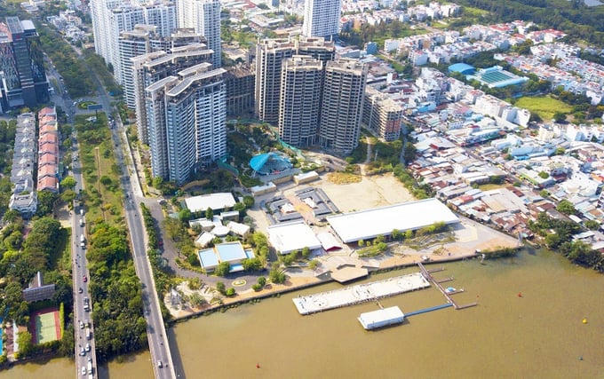 Nhà đầu tư địa ốc âm thầm “xả hàng” để giảm áp lực tài chính