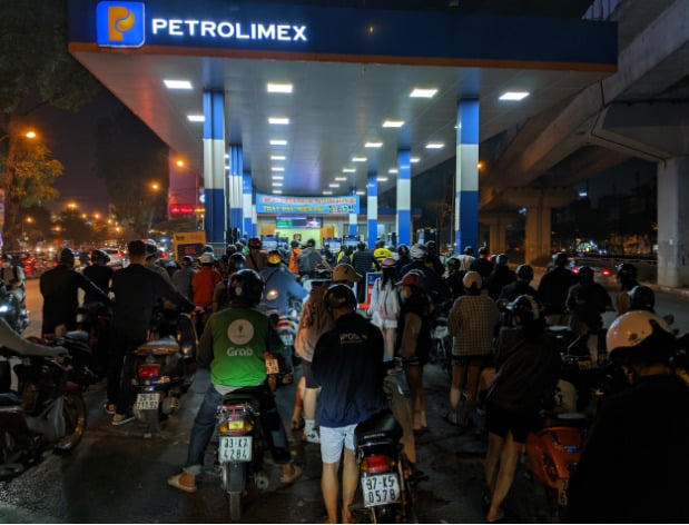 Chủ tịch Hà Nội yêu cầu xử lý găm hàng, đầu cơ xăng dầu