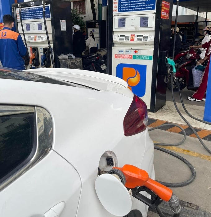 Bộ Công Thương đề xuất chi Quỹ bình ổn, giảm thuế bảo vệ môi trường để hạ sốt giá xăng dầu