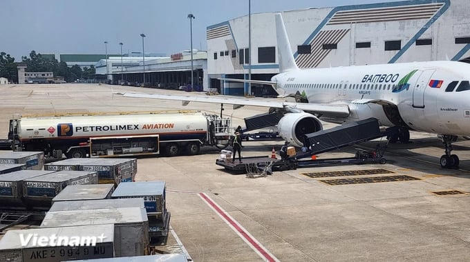 Cục Hàng không đề xuất miễn giảm thuế, điều chỉnh giá trần vé máy bay