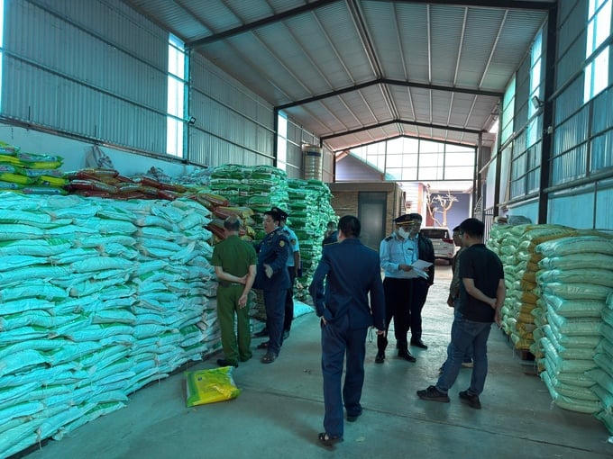Chuyển hồ sơ sang cơ quan cảnh sát điều tra vụ sản xuất gần 90 tấn phân bón giả