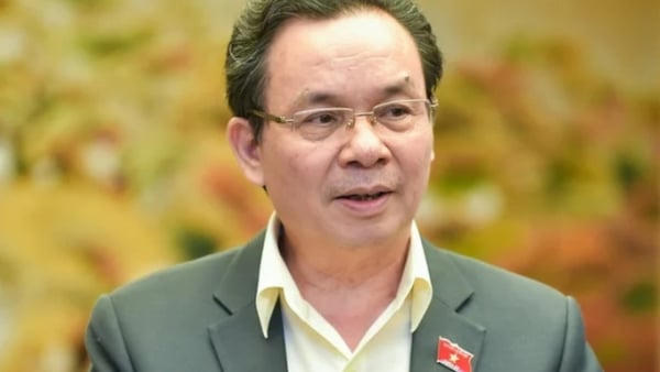 Giá xăng dầu tăng, tính chuyện giảm thuế, dùng ngân sách hỗ trợ