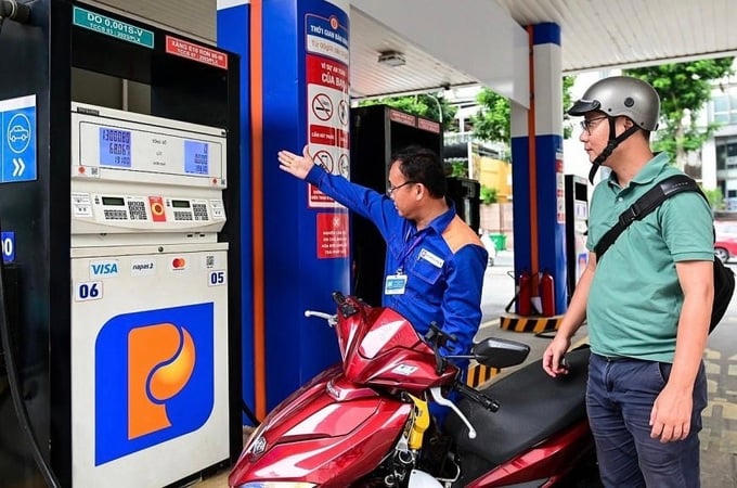 Giá xăng RON 95 tăng hơn 5.100 đồng/lít