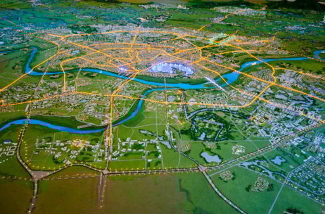 Mô hình khu vực nội thành nổi bật giữa sa bàn quy hoạch chung Hà Nội đến năm 2030, tầm nhìn 2050.