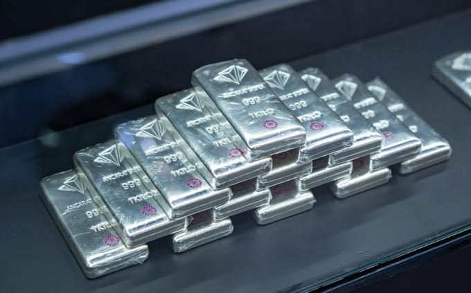 Giá bạc trong nước giảm nhẹ.
