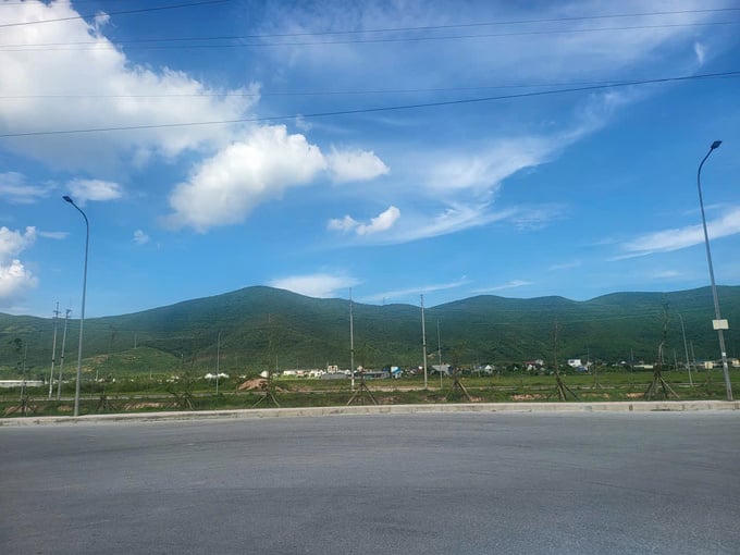 Diện tích đất chưa được lấp đầy tại Khu công nghiệp Hoàng Mai II.