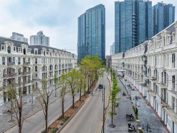 Noble Palace Tay Ho với quy mô hàng trăm căn dinh thự, shop villas của Sunshine Group đang đi vào hoàn thiện tại KĐT Nam Thăng Long - Hồ Tây, trung tâm mới của Hà Nội.