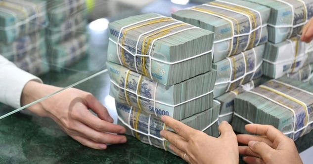 Lãi suất ngân hàng tăng dồn dập, có nơi vượt 9%/năm.