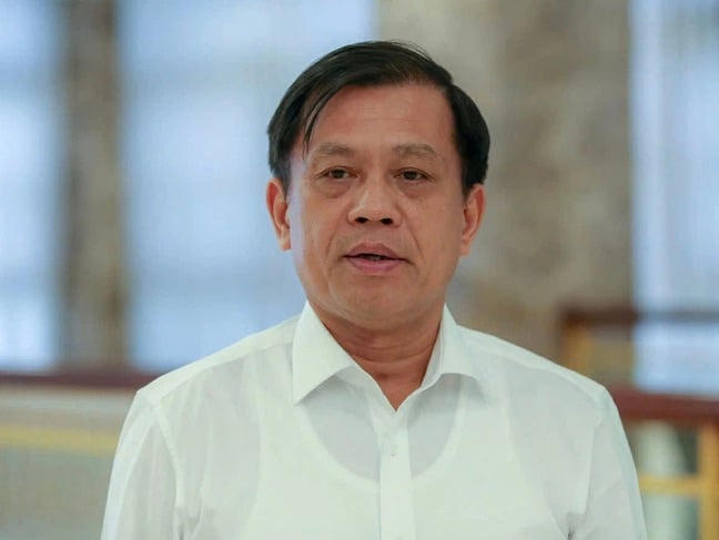 Cựu Thứ trưởng Nguyễn Bá Hoan bị cáo buộc nhận hối lộ.