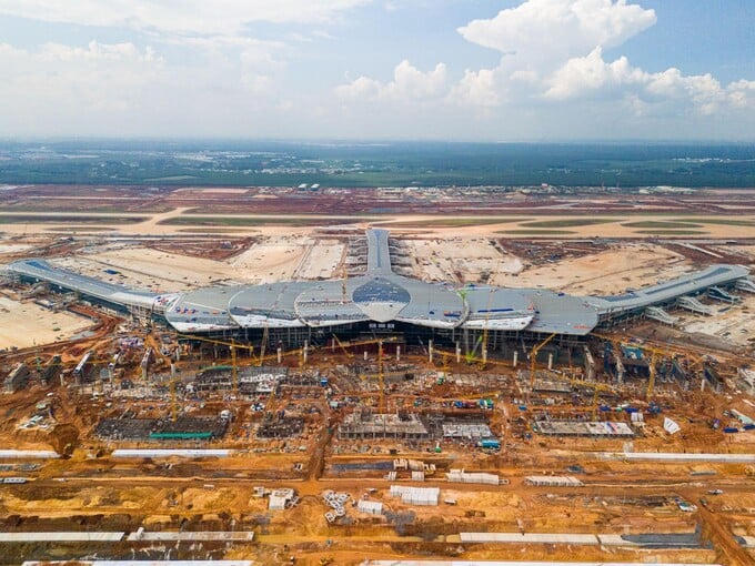 Hệ thống giao thông đa phương mở ra mạng lưới kết nối trực tiếp với dòng khách toàn cầu.