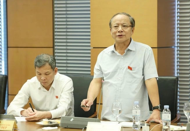 Đại biểu Nguyễn Văn Thân (Tp.HCM) đề xuất hộ kinh doanh có doanh thu từ 500 triệu đồng đến 5 tỷ đồng/năm nộp thuế môn bài.