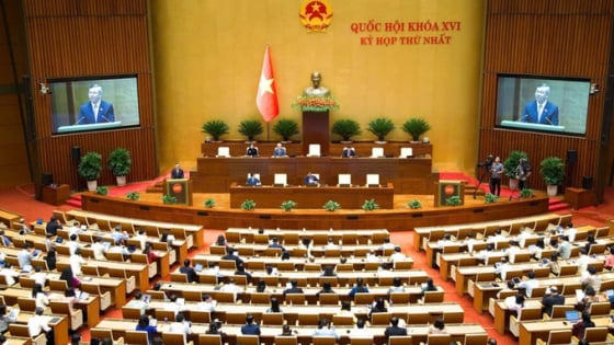 Quốc hội thông qua chính sách thuế đặc thù nhằm bình ổn giá xăng dầu