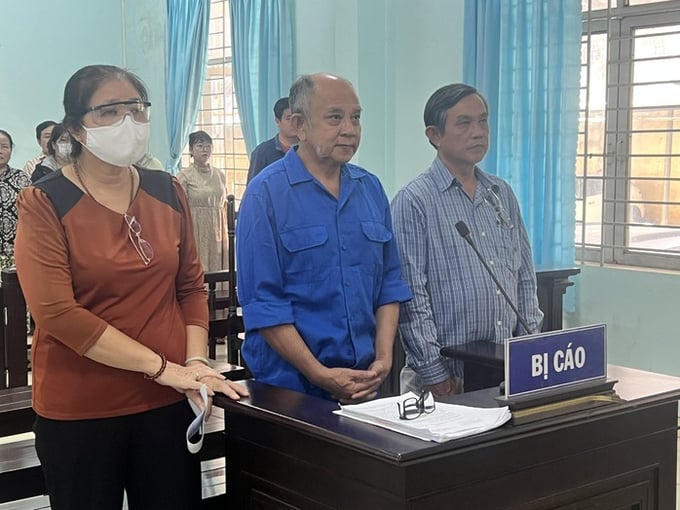 Các bị cáo tại phiên toà. Ảnh: HĐ