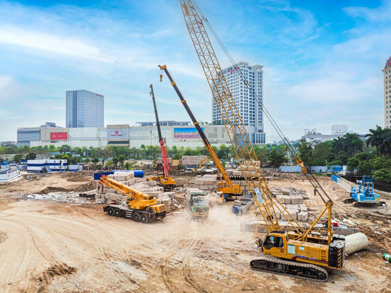 Cập nhật tiến độ siêu tổ hợp hàng hiệu Tây Hồ Tây: Nhân công thiết bị đổ bộ, tăng tốc thi công cả ngày lẫn đêm