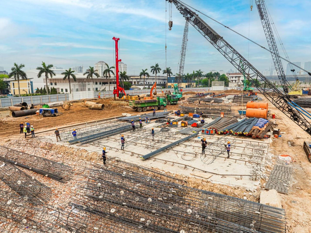 Cập nhật tiến độ siêu tổ hợp hàng hiệu Tây Hồ Tây: Nhân công thiết bị đổ bộ, tăng tốc thi công cả ngày lẫn đêm