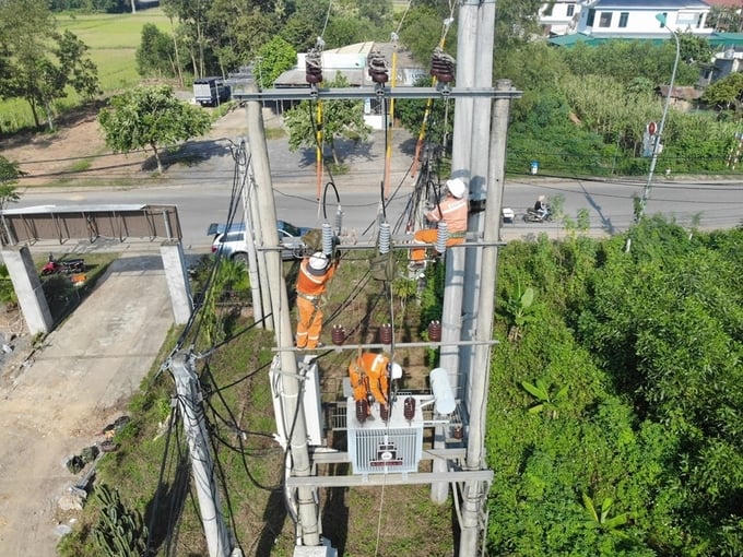 Công ty Điện lực Nghệ An đẩy mạnh đầu tư xây dựng, nâng cấp các trạm biến áp, góp phần nâng cao năng lực cung cấp điện an toàn, ổn định, đáp ứng nhu cầu phụ tải ngày càng tăng.