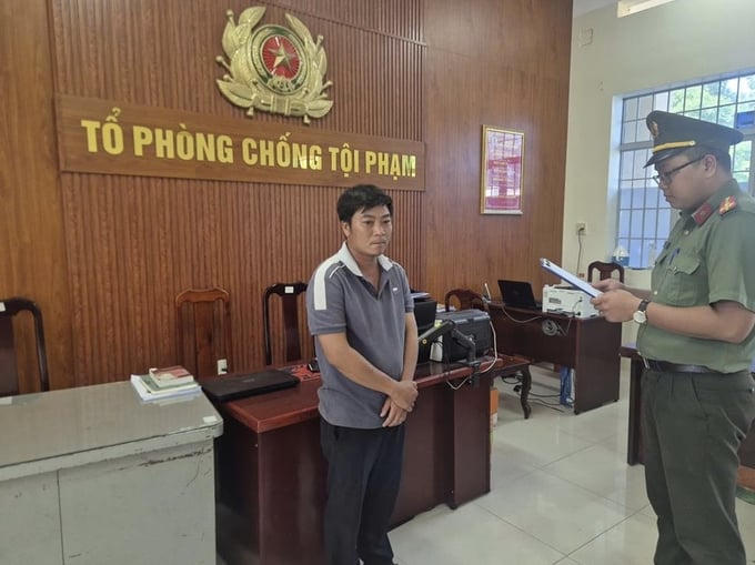 Cơ quan An ninh điều tra thi hành lệnh bắt bị can để tạm giam đối với Nguyễn Minh Tiến để điều tra về tội trốn thuế.