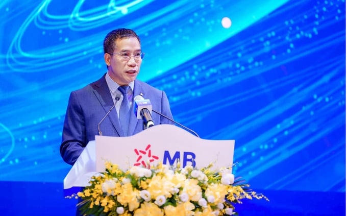 Chủ tịch MB Lưu Trung Thái chia sẻ tại đại hội. Ảnh: MB.