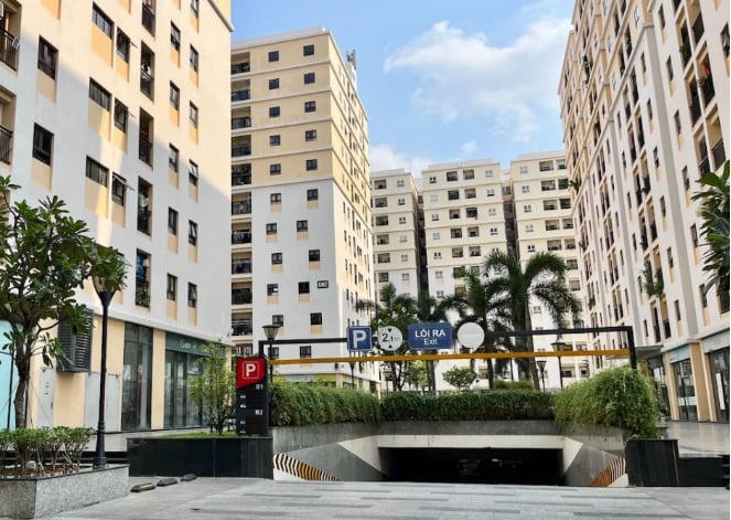 Giá bán vị trí đậu xe tại cụm chung cư CityLand Park Hills được đưa ra trong khoảng 400–500 triệu đồng mỗi chỗ, đã bao gồm thuế GTGT nhưng chưa tính 2% phí bảo trì.