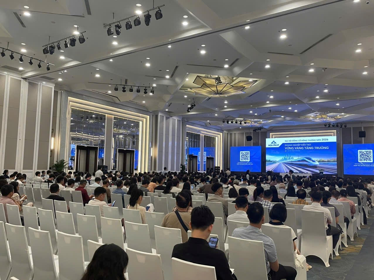 Nóng: Chủ tịch Trần Đình Long bác tin đồn bán 10% Hòa Phát cho đối tác ngoại