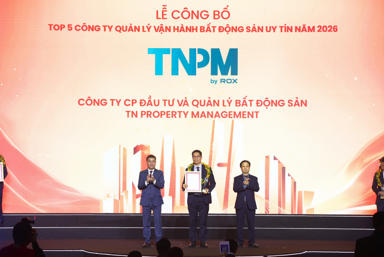 Đại diện TNPM nhận vinh danh tại chương trình