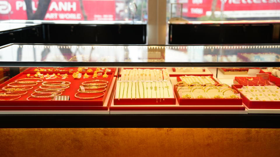 Giá vàng hôm nay 23-4: Tăng trở lại mốc 170 triệu/lượng